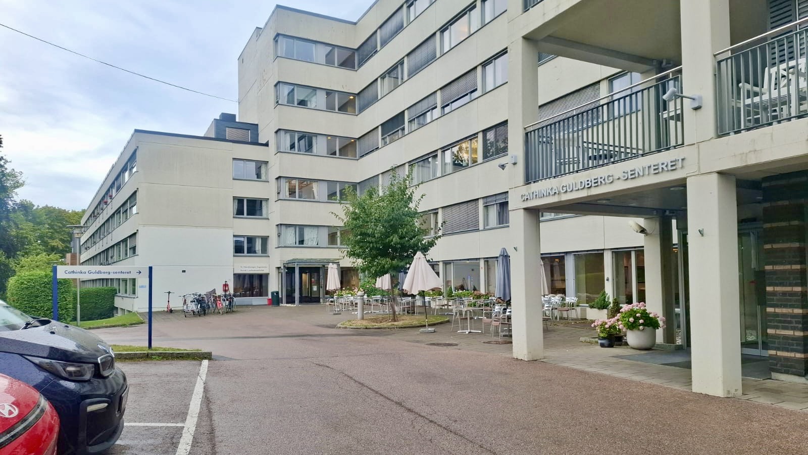 Norsk lymfødemklinikk utenfor Bildet av et behandlingssenter med flere etasjer